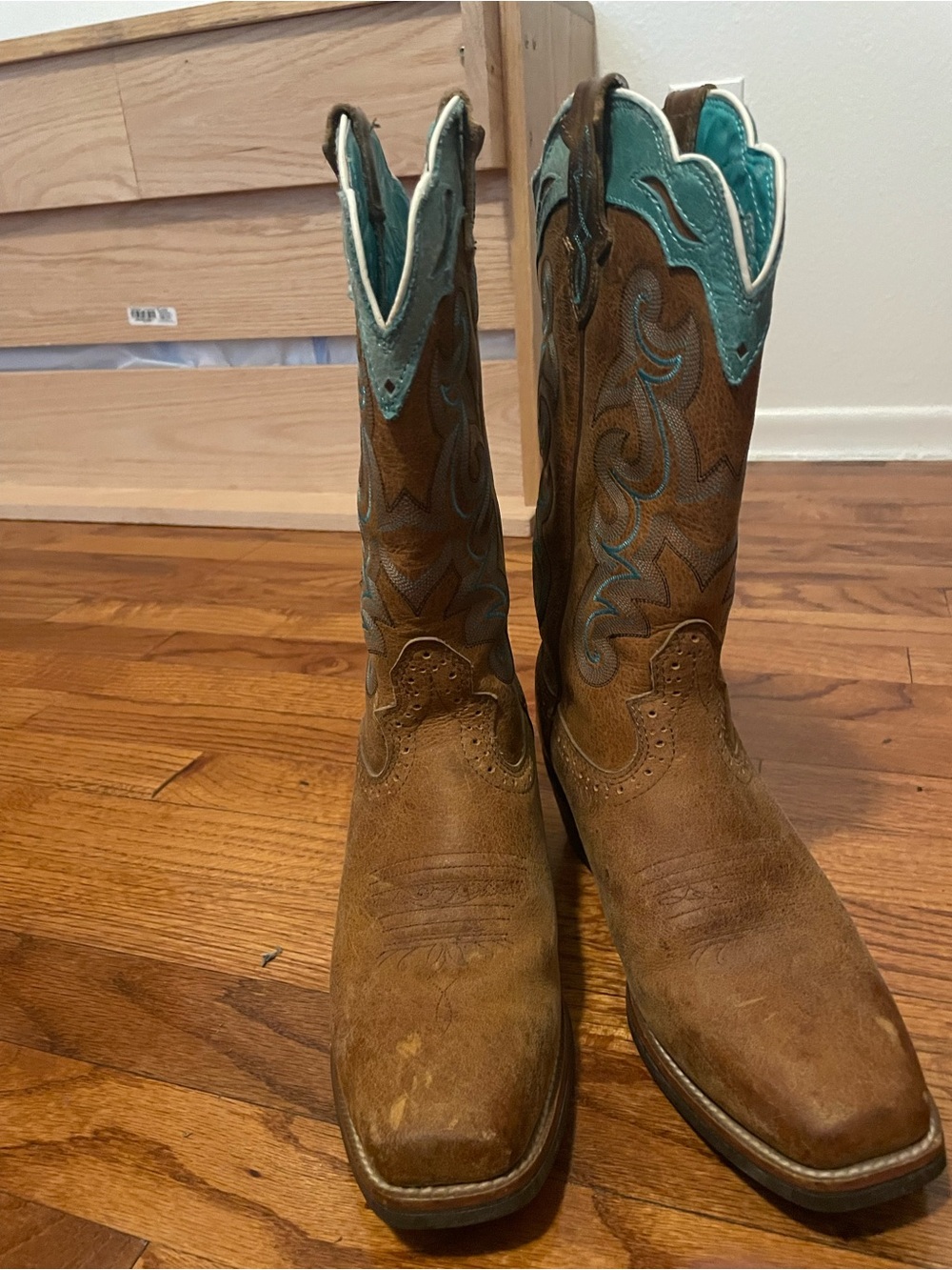 Justin Cowboy/Cowgirl Boots size 8.5B
